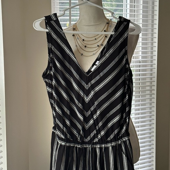 GAP Chevron Print V-Neck Wide-Leg Capri Romper Black & White Striped Size S Tall - Picture 1 of 14